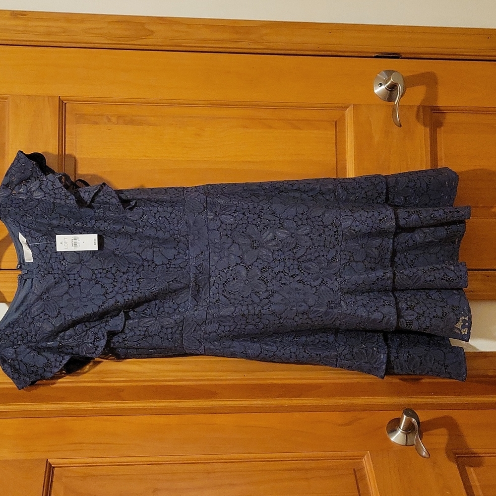 LOFT DARK GRAY LACE RUFFLE LAYERS DRESS SZ 4 NWT!!